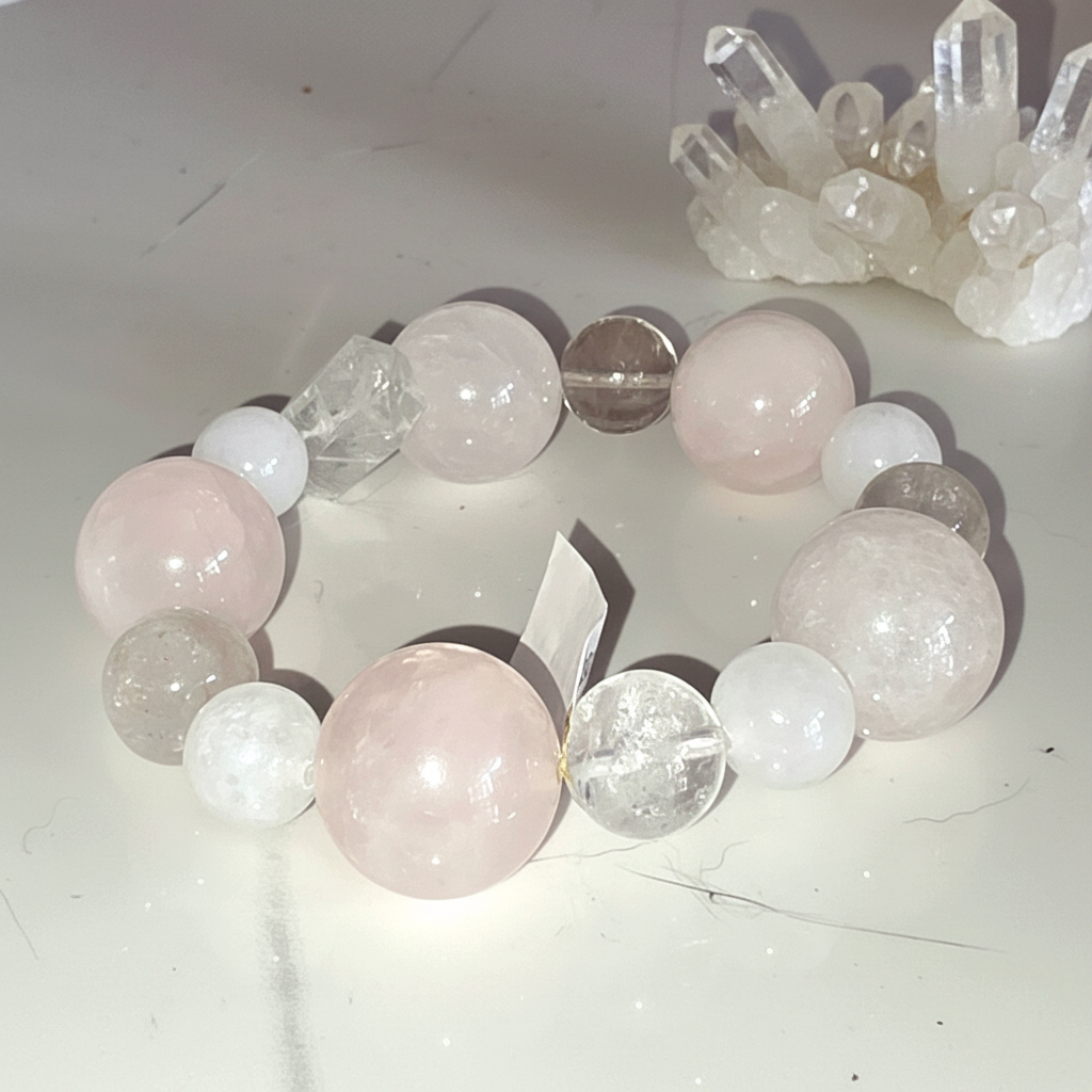 ✨【 靈貓選品 ｜ 心輪調和 】20mm巨咪馬達加斯加粉晶 ⚔️ 雙尖原石晶柱設計多寶款手串