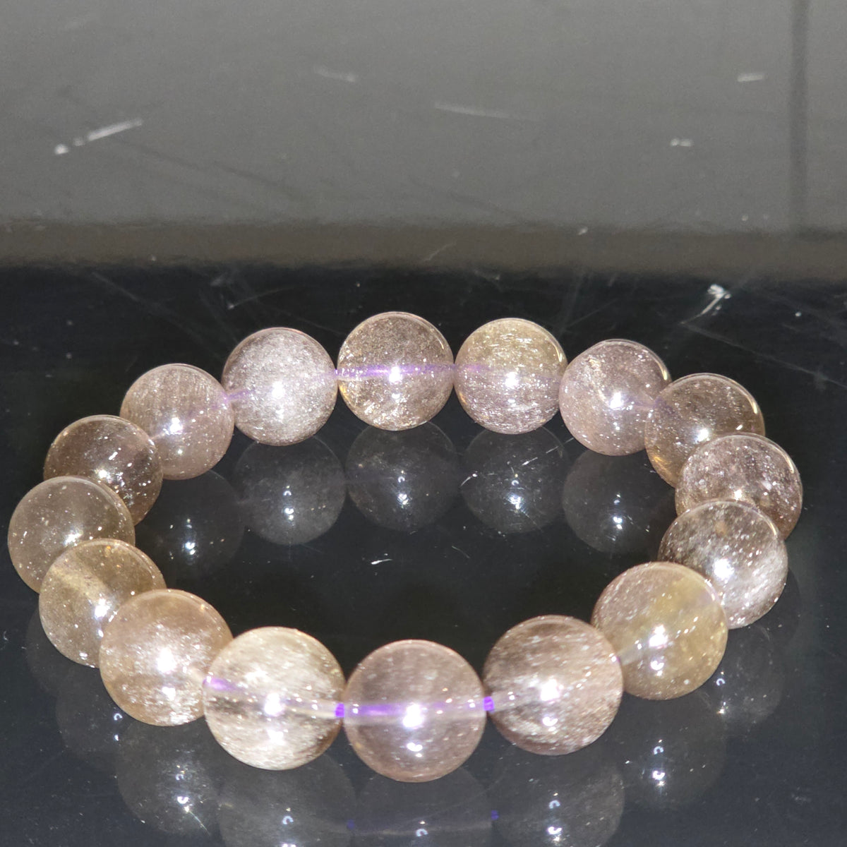 【靈貓之眼－大店長 毛毛特選】利比亞隕石玻璃手串｜13mm
English name: Head Manager Mao Mao’s Pick | Libyan Desert Glass Bracelet · 13mm